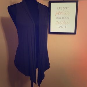 Guess women’s size XS black open front top